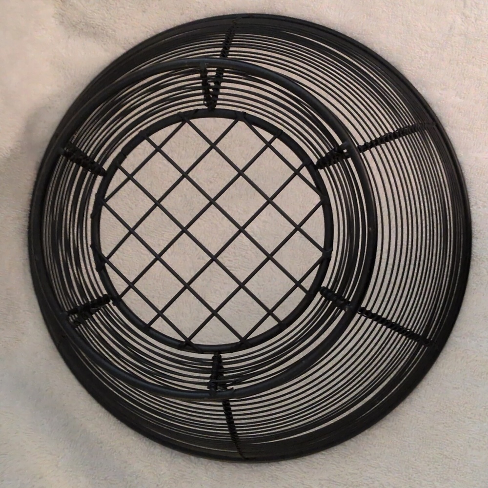 Large Metal Wired Bowl EUC - Picture 3 of 4